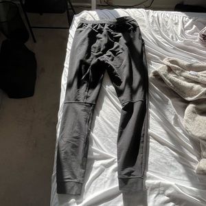 black Lululemon men’s pants size s